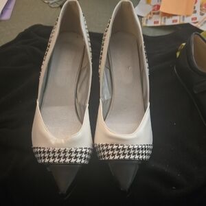 Women's Pointed Toe Houndstooth Trim Pumps - White/Black